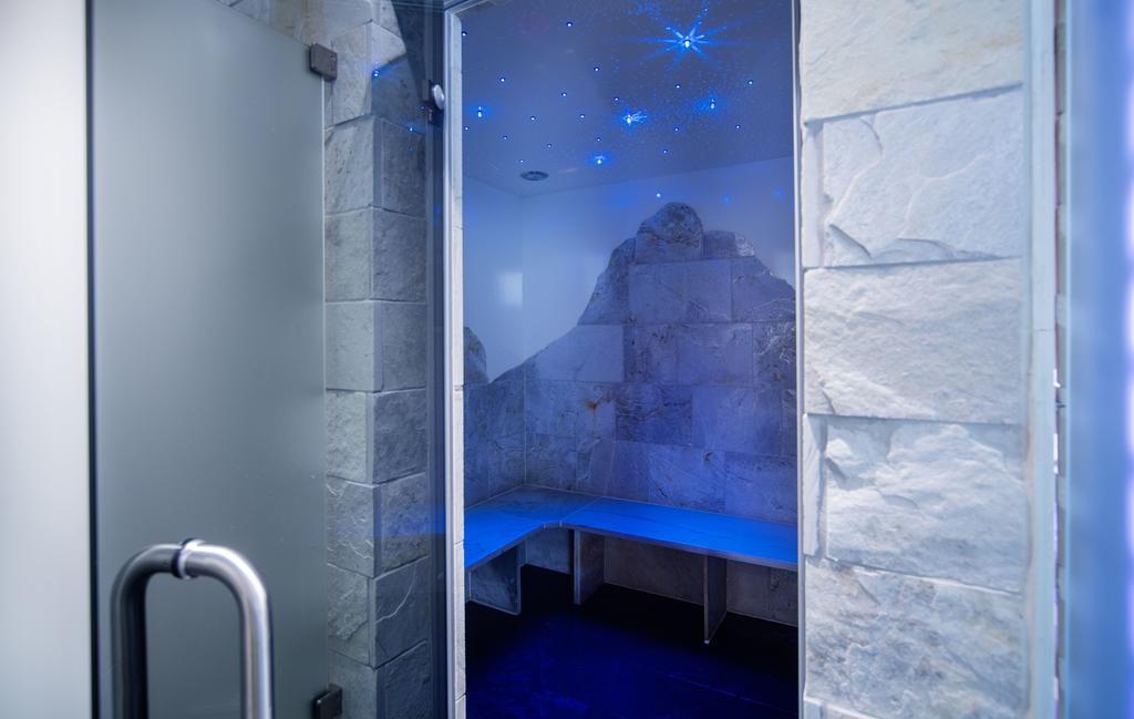 Wellness- Und Schneesporthotel Christiania Saas-Almagell Exterior photo